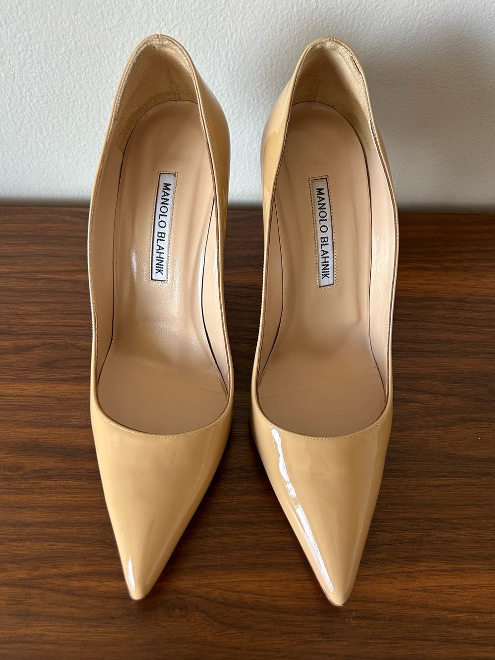 Manolo Blahnik BB 105 Pointed-Toe Nude Patent Leather Pumps 38.5